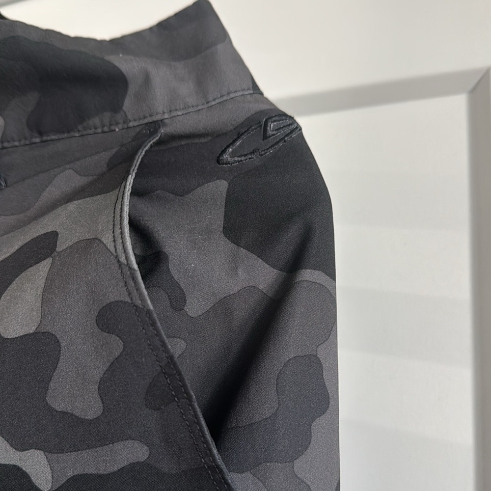 Champion Men’s Camouflage Board Shorts - Size 30, Gray Urban Camo. - Picture 4 of 8